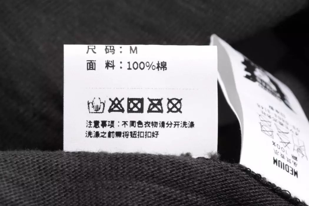 白衣服保养妙招让你衣服天天白白的拿t恤来讲