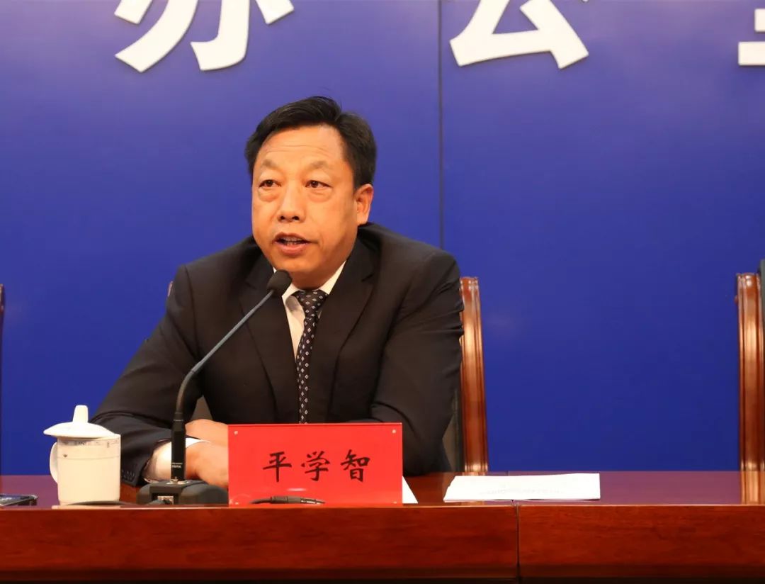 学智同志,水生态环境处处长张宝明同志,人事与老干部处处长王兴文同志