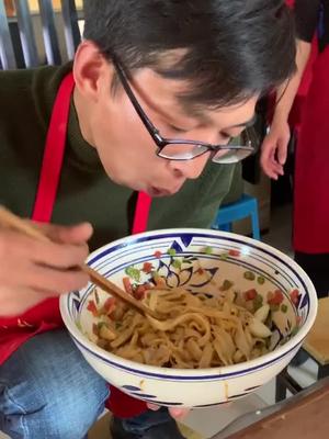 司机大哥带我吃老司机大哥带你吃面姿势要到位美食