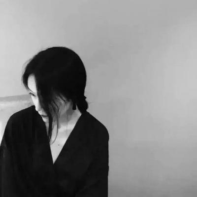 原创网易云热评:"这个江湖已经不太适合我们了,我们都太恋旧了"