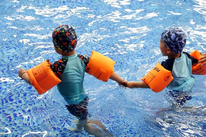 水寨,儿童戏水池,三彩大滑梯这里是专为孩子们打造的戏水王国陪他迈入