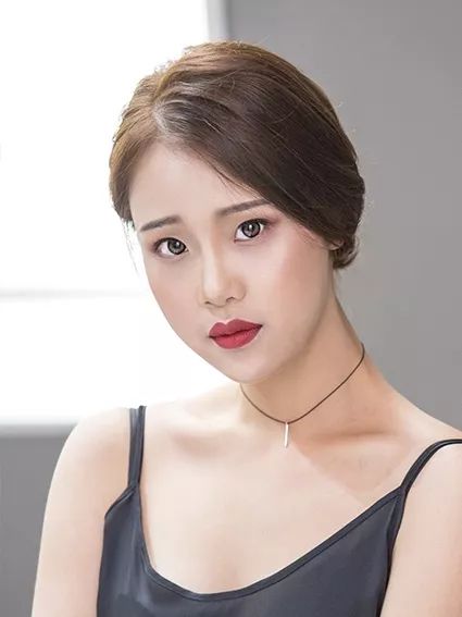 拍摄中让马闻道最苦恼的就是他发色的问题,因为影片中需要黑色的发色