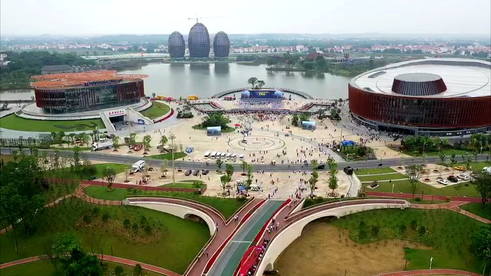 点击量超50万新华社在南康航拍的家博会视频火了