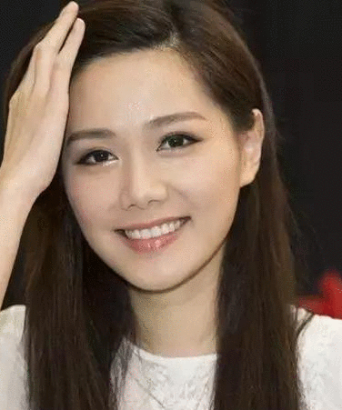 双胞胎儿子将出道, 他大女儿更是颜好气质佳, 堪称翻版黎姿_汤爱嘉