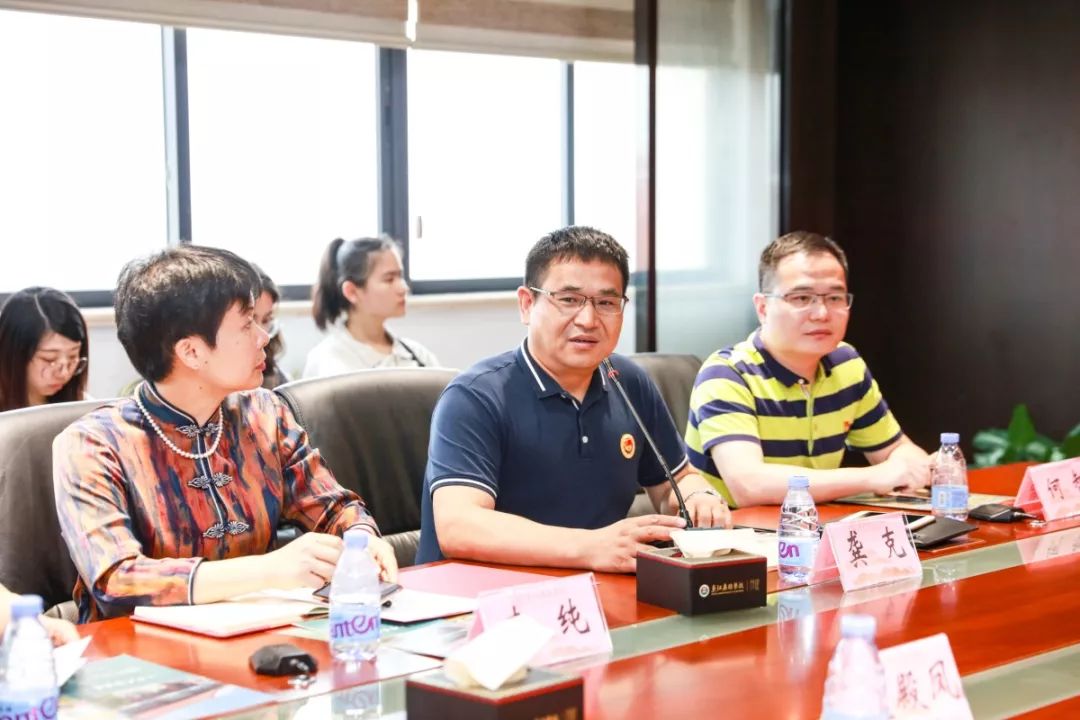 热烈祝贺广东外语外贸大学"大学生校外实践教育基地"落户东江广雅学校