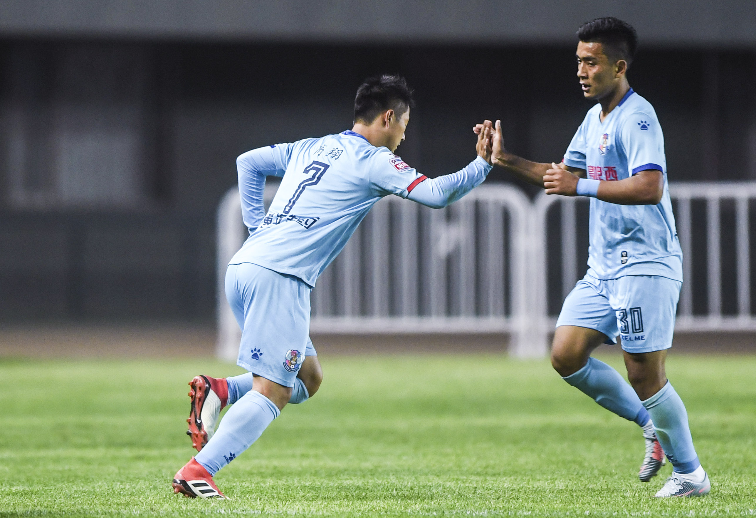 足球——中甲:青岛黄海青港胜辽宁沈阳宏运