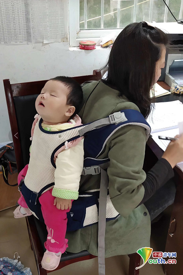 她是四川省眉山市仁壽縣祿加鎮四方村的一名村幹部劉婷,這張照片是