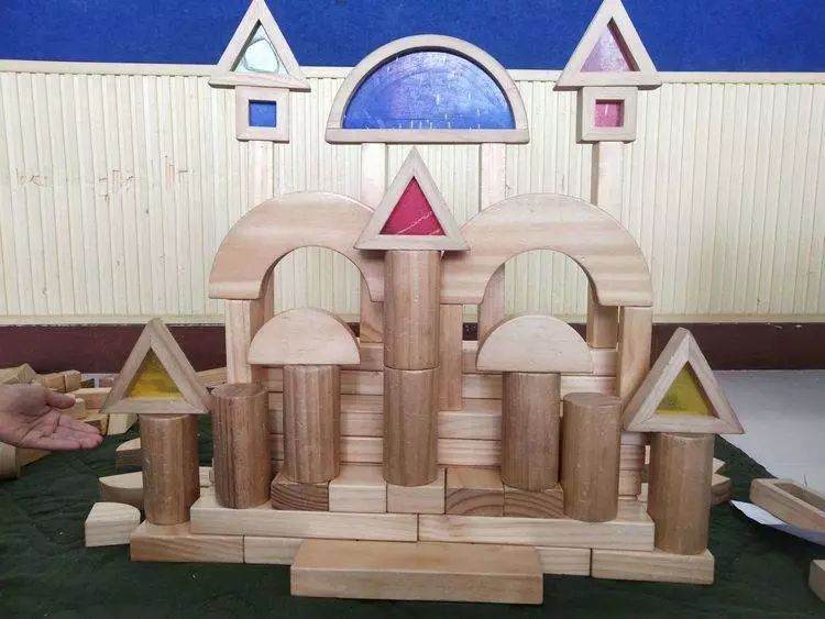 二郎庙园中一班:《我的城堡》二郎庙园托二班:《我的小区》二郎庙园托