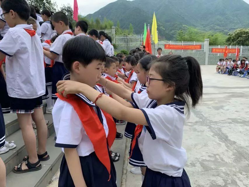 童心向党  做有礼少年