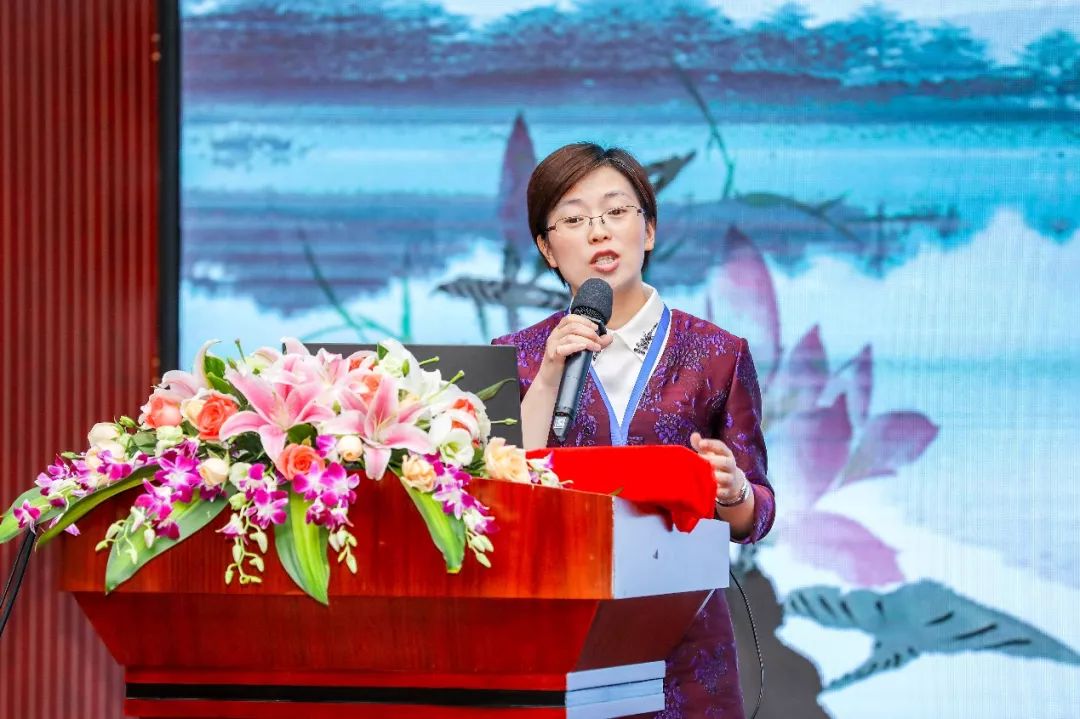 胡新央院长助理致辞,回顾总结了皮肤科这几年科研成果,对皮肤科这几年