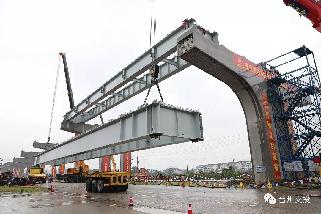 聚力两抓奋战正酣路泽太高架跨入钢板梁施工建设新里程