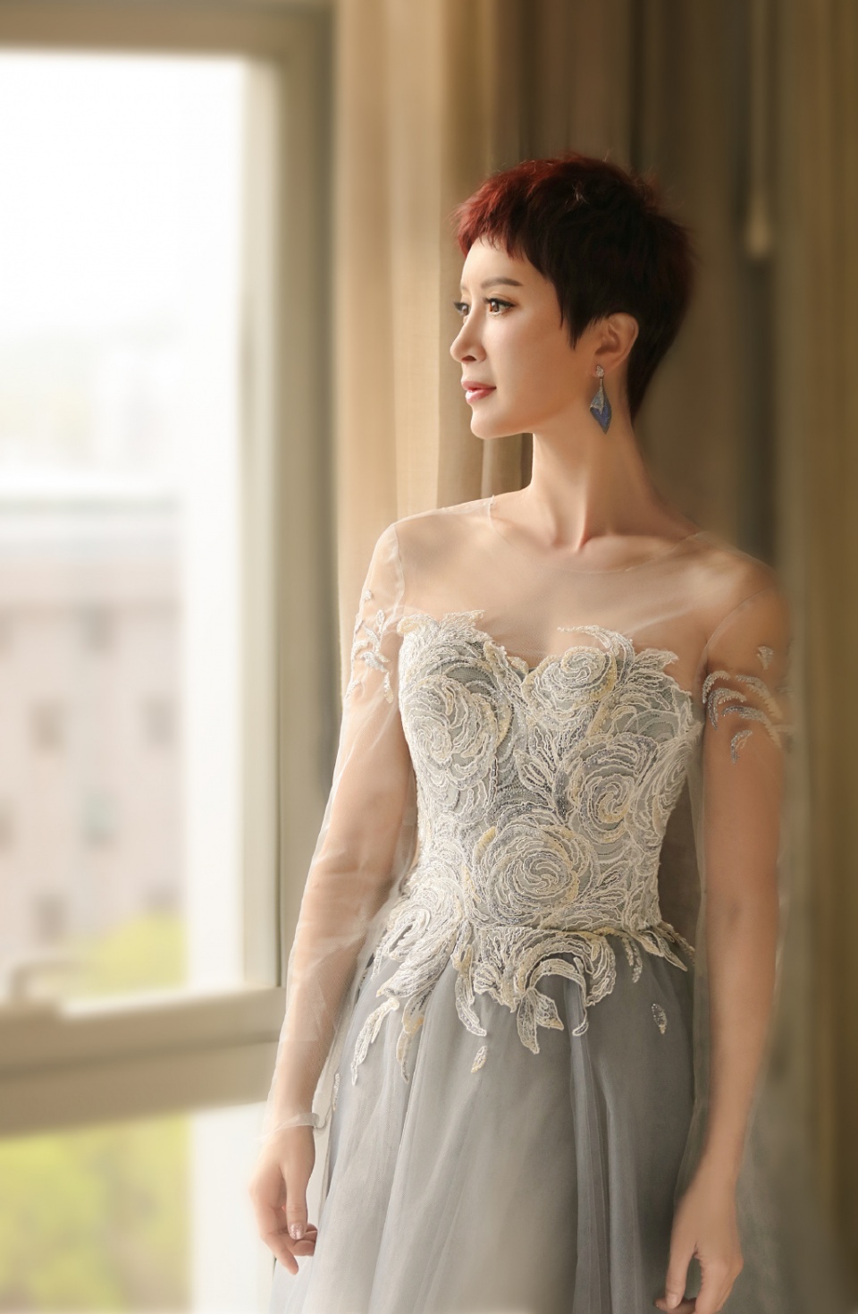 翻看金巧巧的微博,是越来越爱炫富了,豪宅,游艇是豪门阔太的标配.