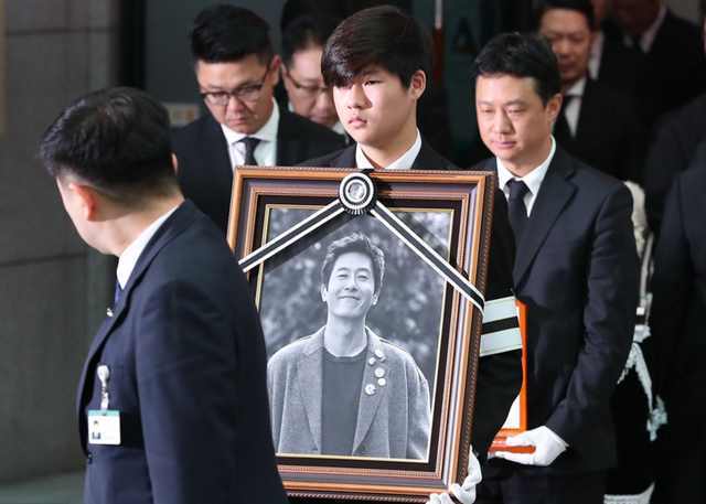 男星车祸离世1年半,演员女友发文直呼好想死