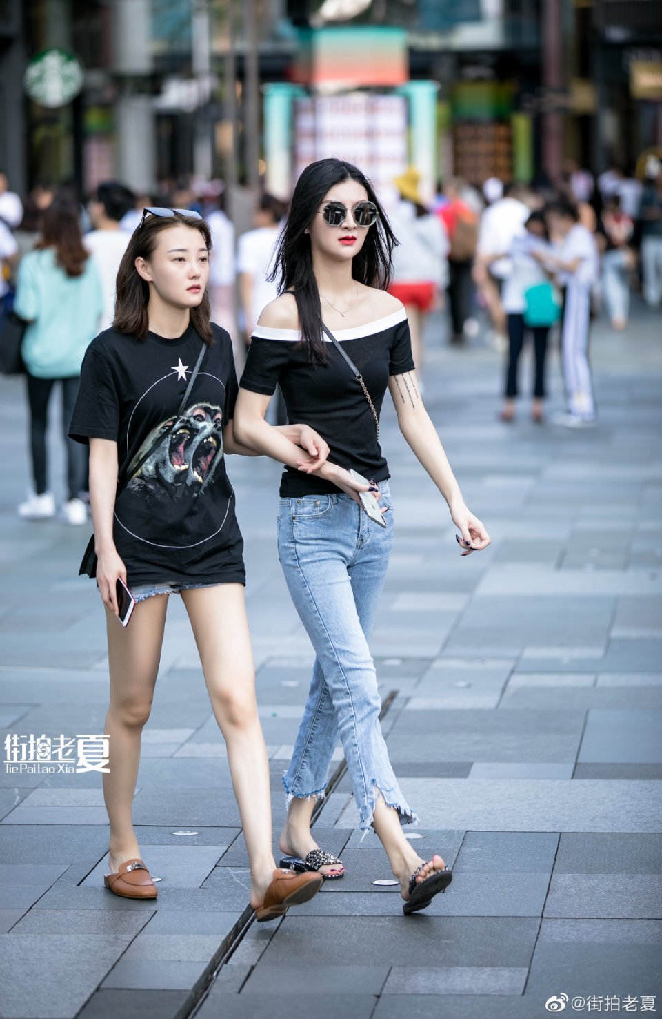 街拍近朱者赤小姐姐和闺蜜们却是个行走的穿衣指南