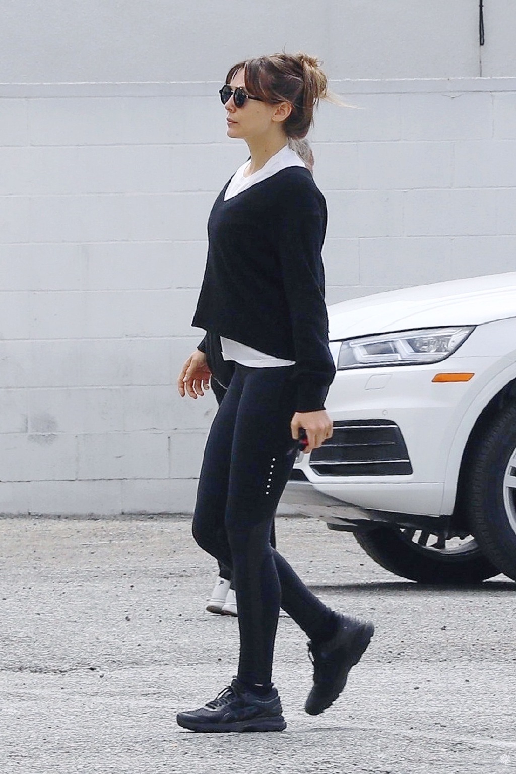 奥妹伊丽莎白奥尔森现身街头穿紧身裤健身为绯红女巫做准备