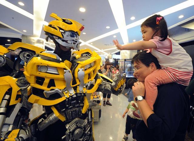 原创重视培养孩子财商,从陪孩子逛商场开始,还可以培养忍耐和克制