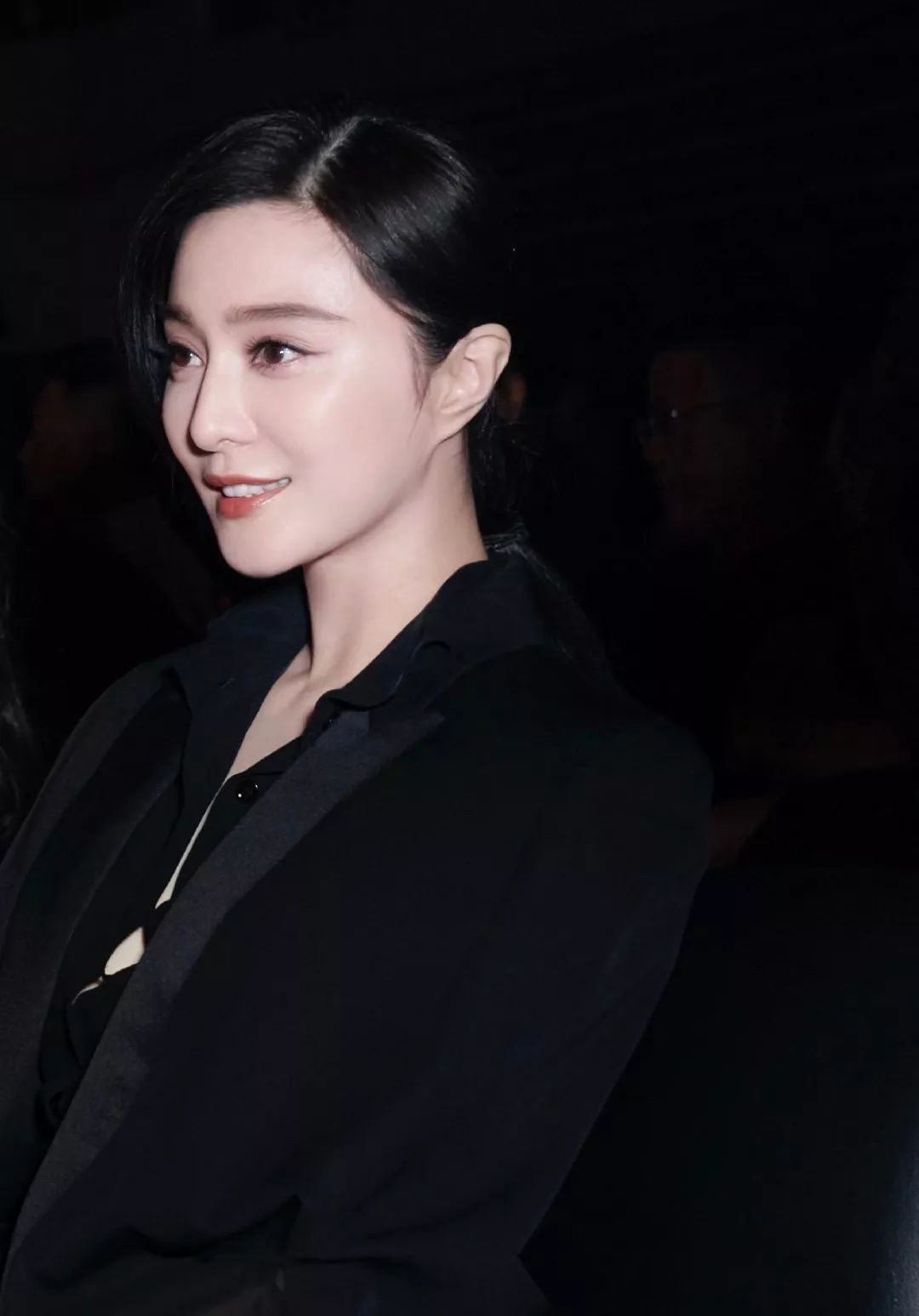 原创范冰冰低调复出黑衣西装亮相红毯女王颜值还在未受p图影响