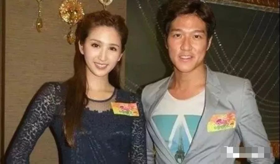 林孝信(howard)传出过绯闻,被问及何傲儿的关系时,林孝信立刻走开避而