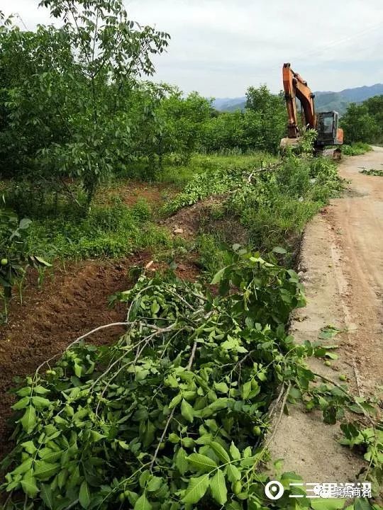 近日,商州区大赵峪街办冀村万吨油库道路改建项目开建,需征迁38户村民