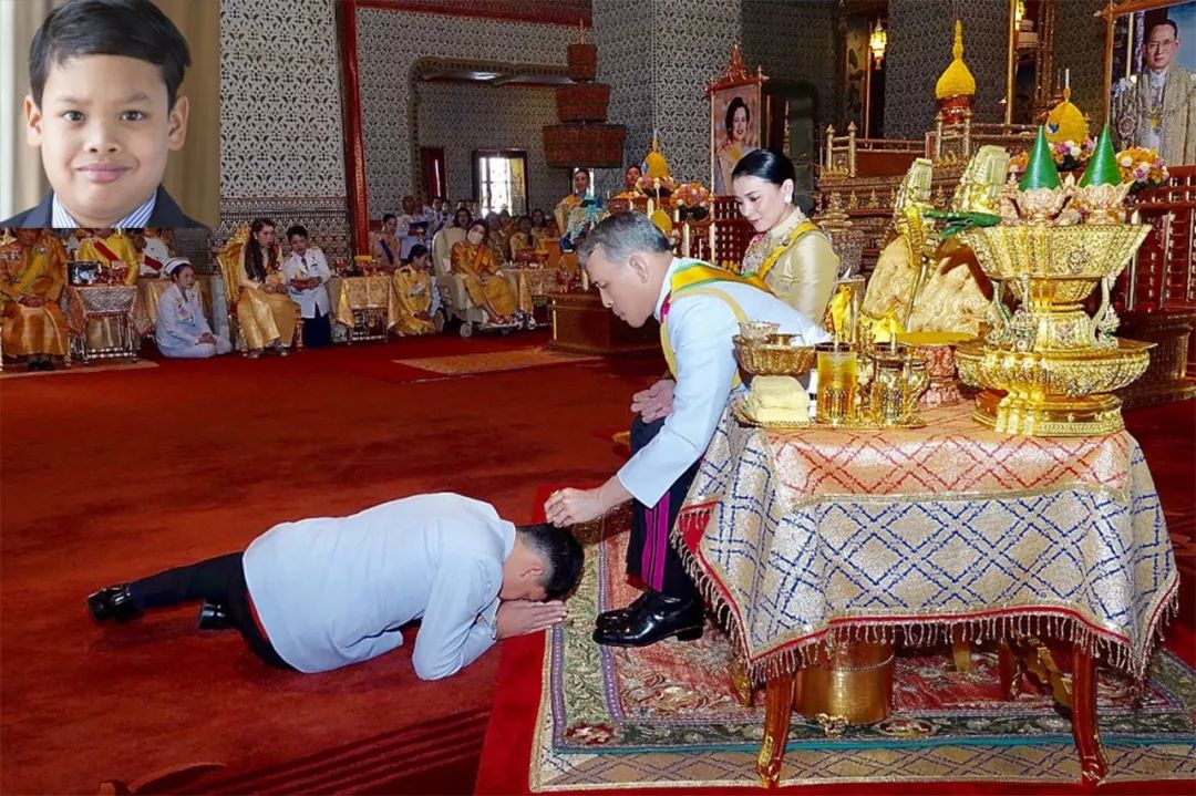 跪拜泰国国王的脚图片