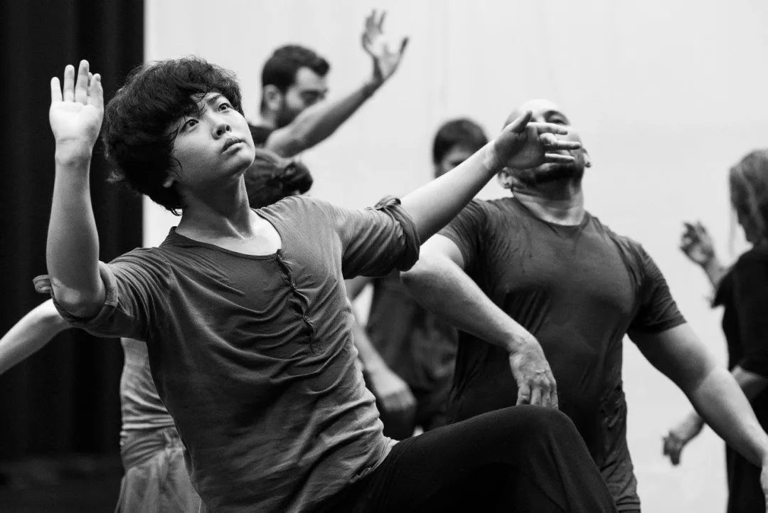 丁一滕:戏剧是可以疗愈的_小树