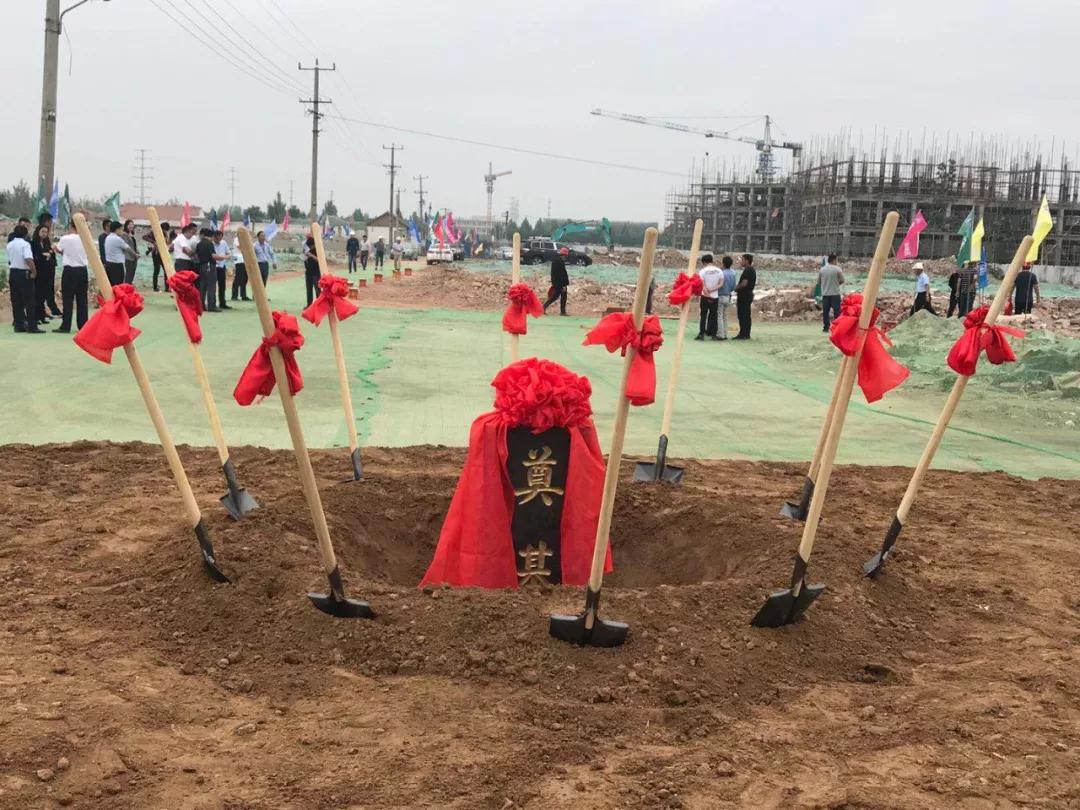 县政府领导一行出席腾渊达集团项目奠基仪式