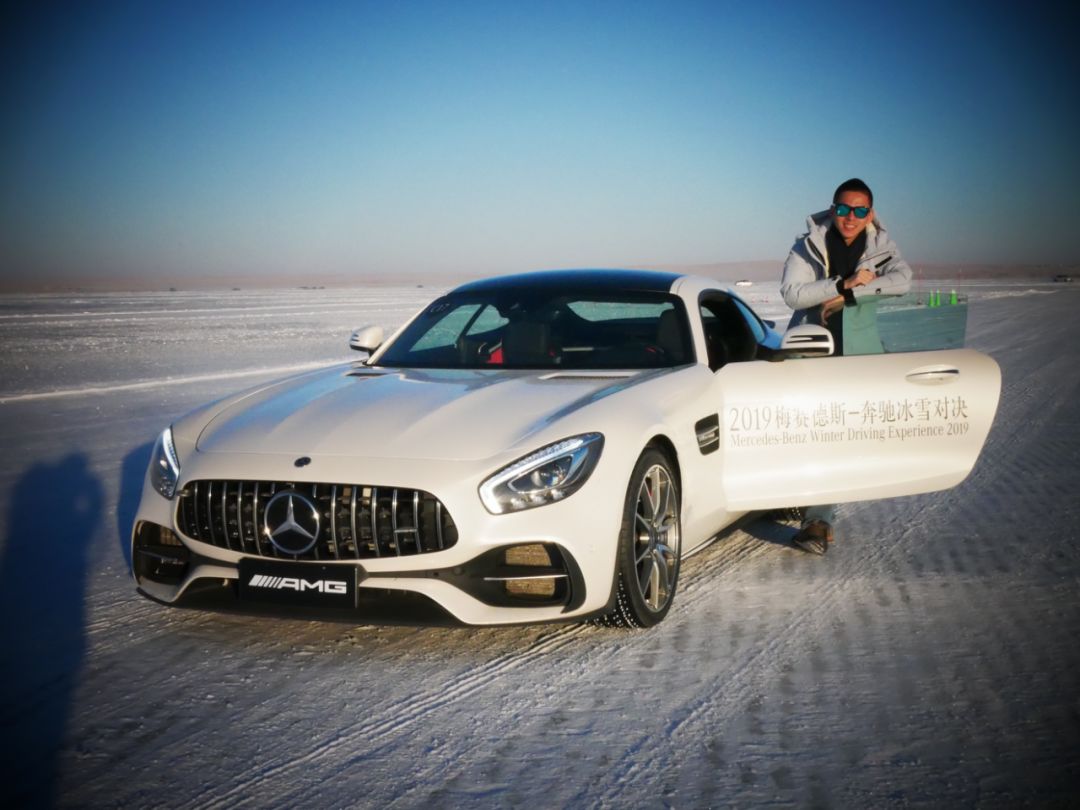 纽北战神豪华跑车西装肌肉猛男你第一秒想到谁