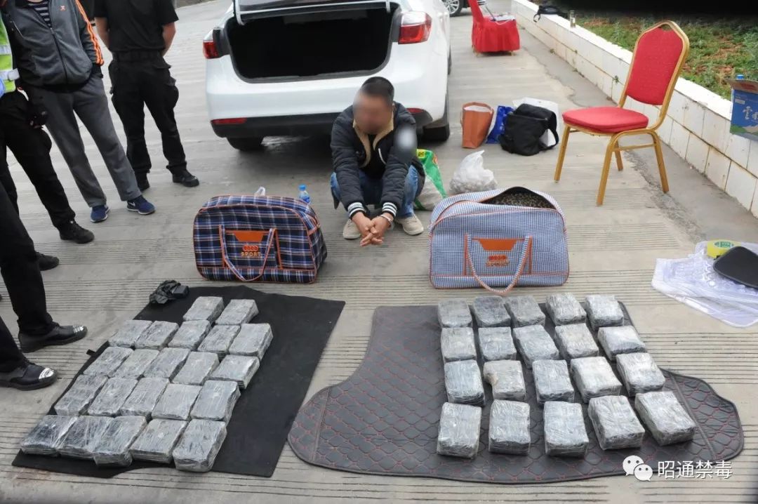 25月12日,昭通市威信县公安局破获1起团伙贩毒案,抓获犯罪嫌疑人4名