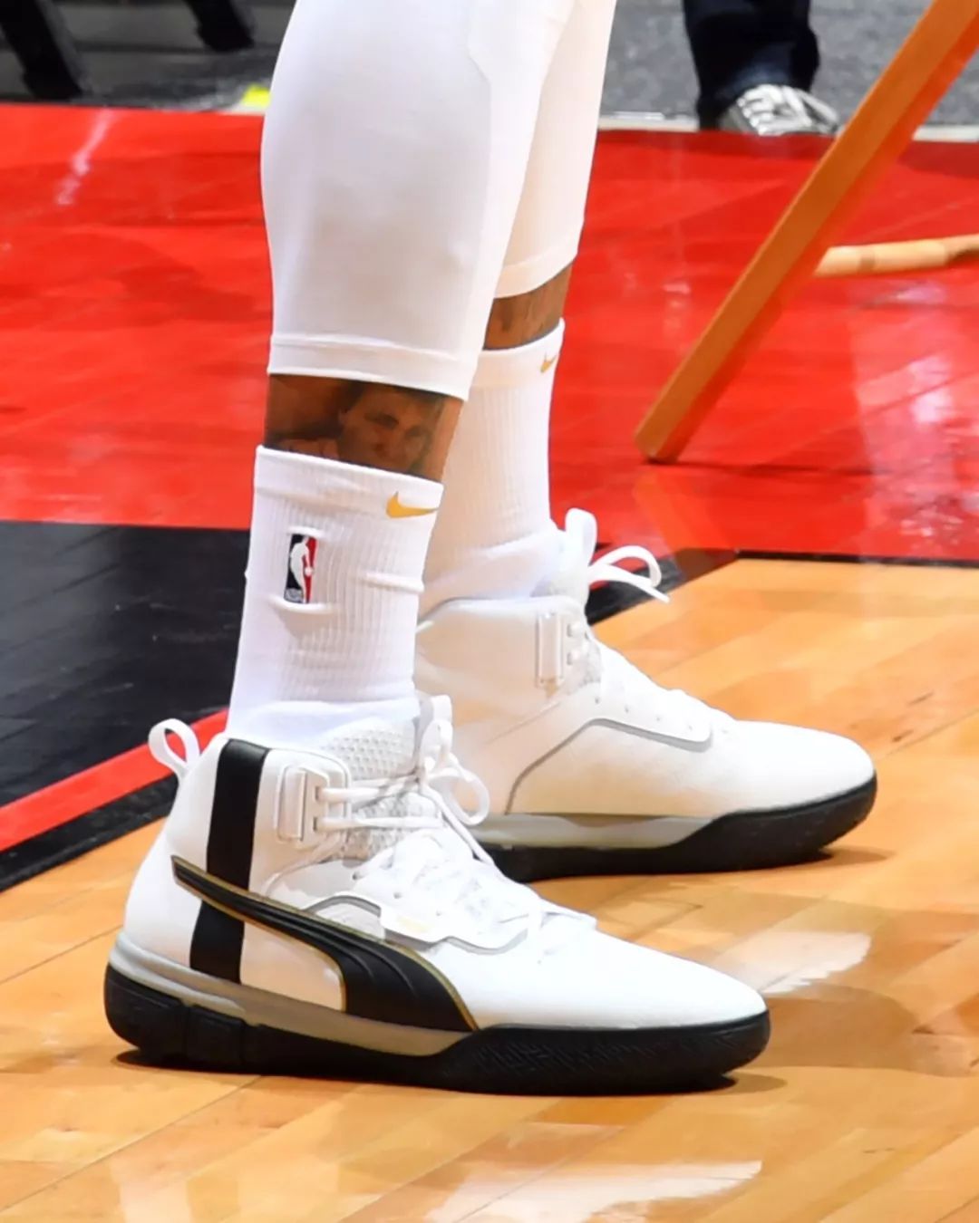 state warriors伤愈复出的demarcus cousins脚下的球鞋也颇有看点