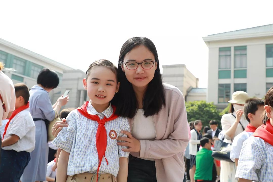 校区风景线争当好队员逐梦新时代盐城市实验小学一年级新生入队仪式