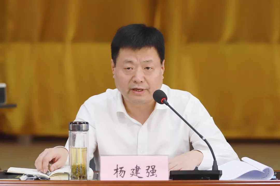 未央区召开1—4月份"追赶超越"汇报点评会