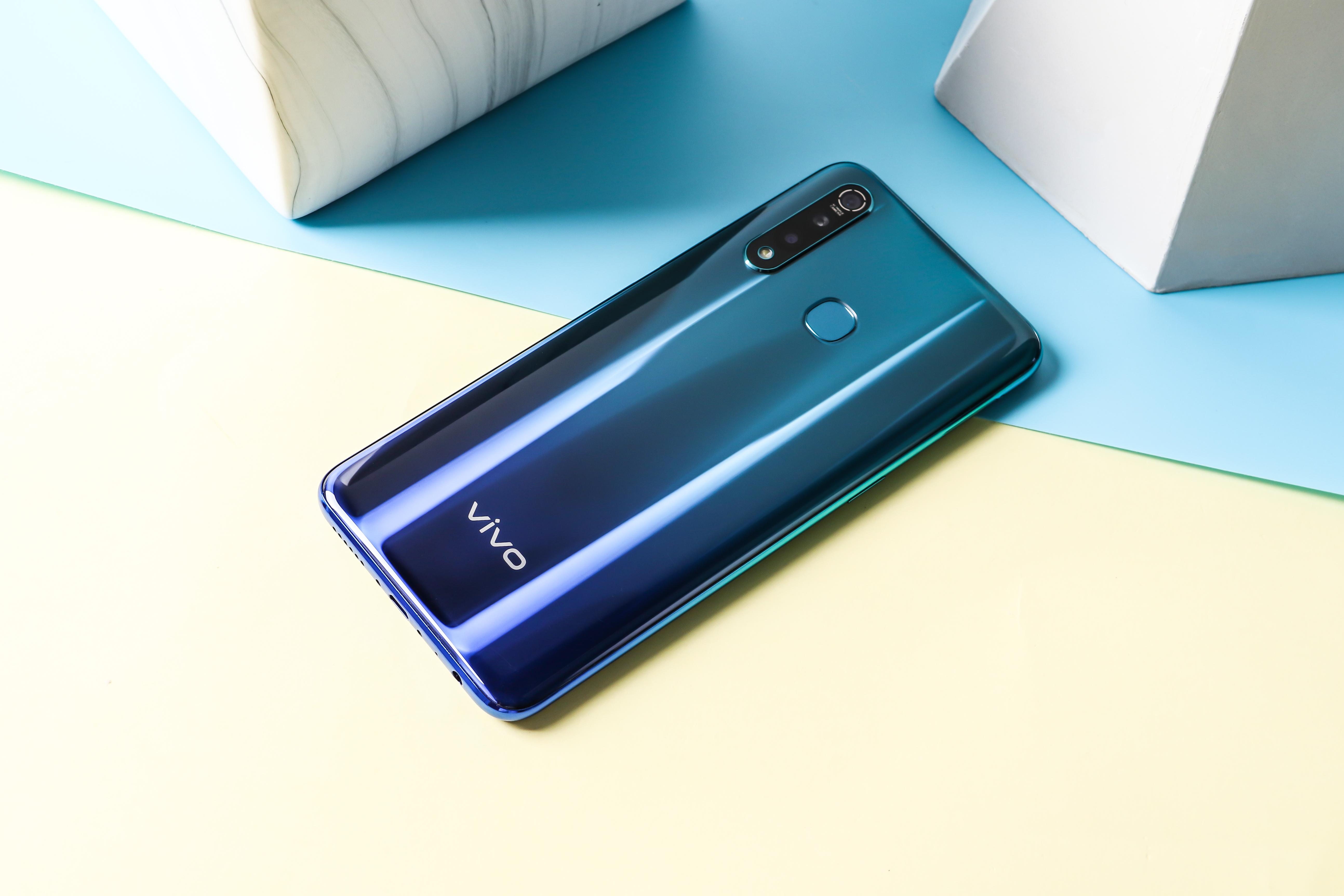 原创vivoz5x又成三料冠军千元档里性价比真心无敌