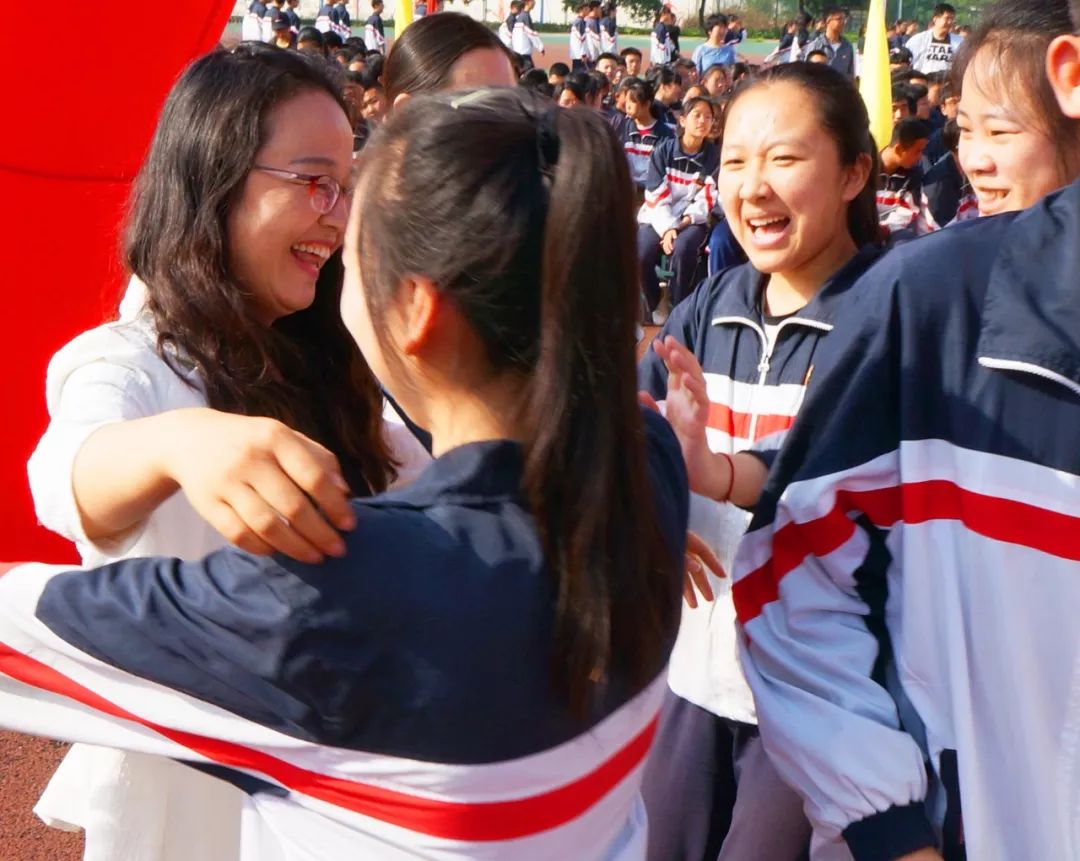 礼仪教育少年而志踏梦远方长治五中举办初高三毕业典礼