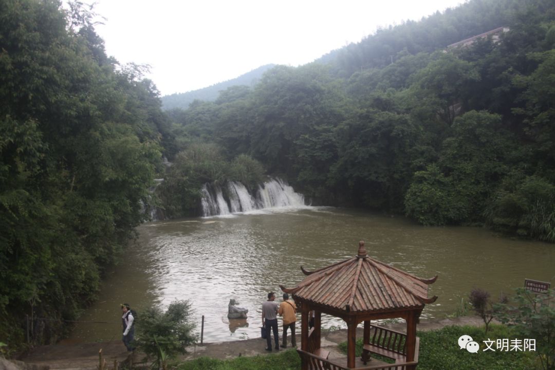 2016年修建的丛苞公园,象江河从中穿流而过,风景十分秀丽.