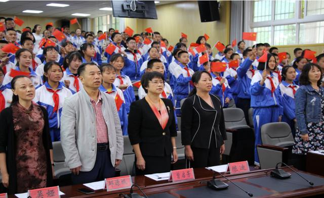 六枝特區第三中學舉行爭當好隊員逐夢新時代首屆校園歌手大賽