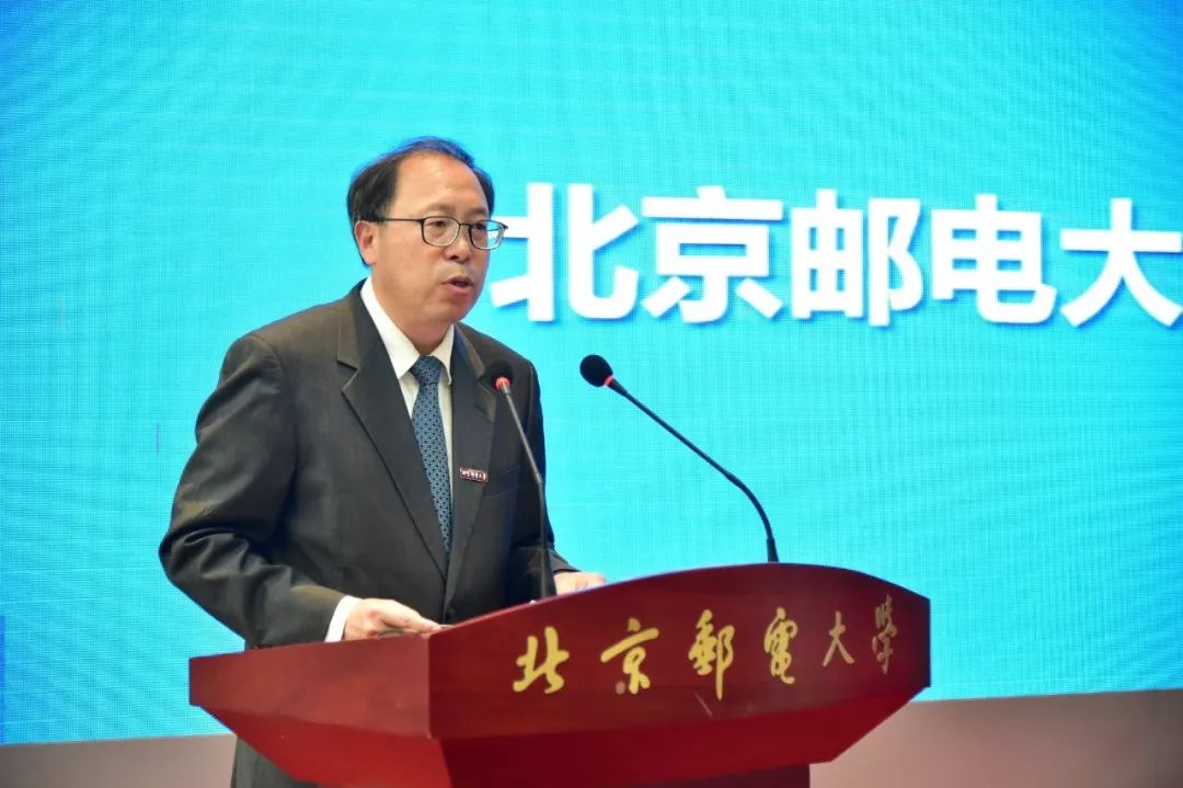 中国联通集团公司副总经理邵广禄,华为ebg中国区总裁蔡英华,北京邮电