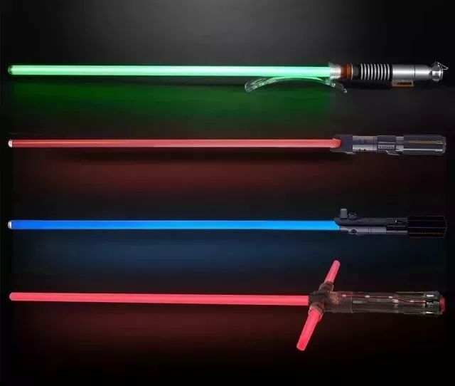 多个颜色的光剑,对应电影中卢克,达斯·维达,凯·洛伦等人气角色的