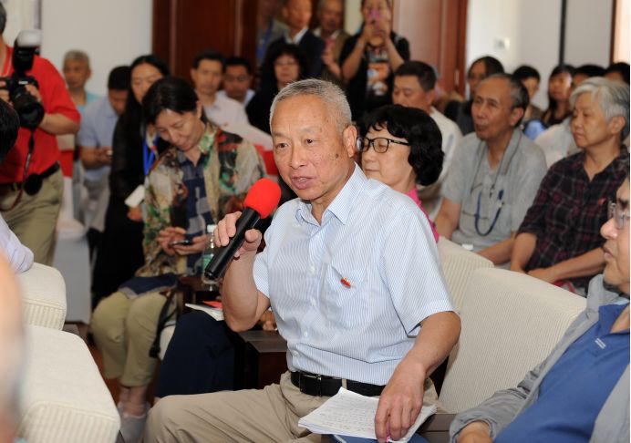 邓子恢同志之子邓运同志发言,品读陈毅伯伯诗词并回顾了与陈毅伯伯的