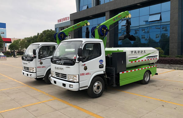 城市市政清淤车保护城市环境卫生_工作