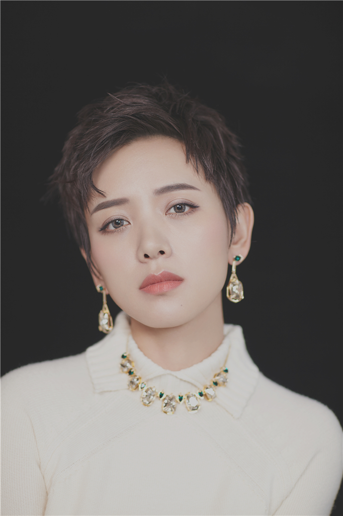 《我的真朋友》精致干练的店长——李晓峰,为你演绎都市金领!