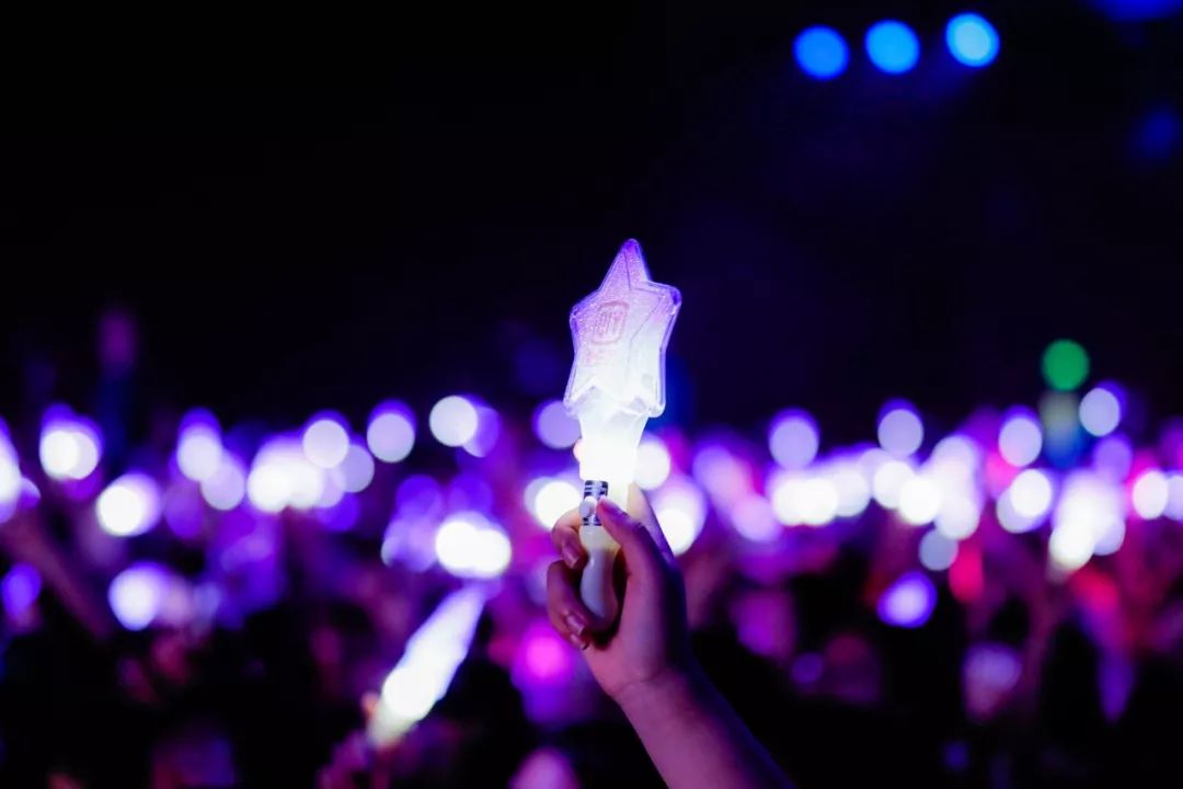 omg六一这天张艺兴怎么哭了