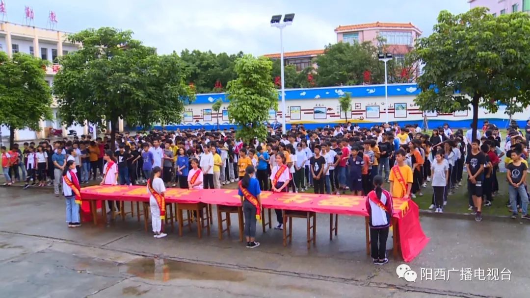 上洋中学举行禁毒教育动员会暨宣誓签名仪式