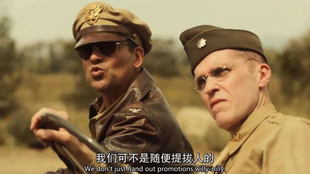 在乱战中,偷偷生存下来,当然,他也丝毫不为自己这种逃兵想法觉得可耻