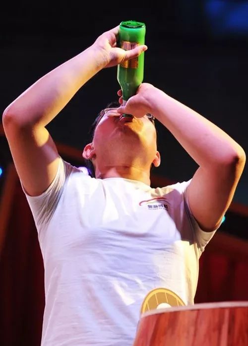 万苑小吃城消夏啤酒节开幕连嗨3个月惊喜福利重磅来袭