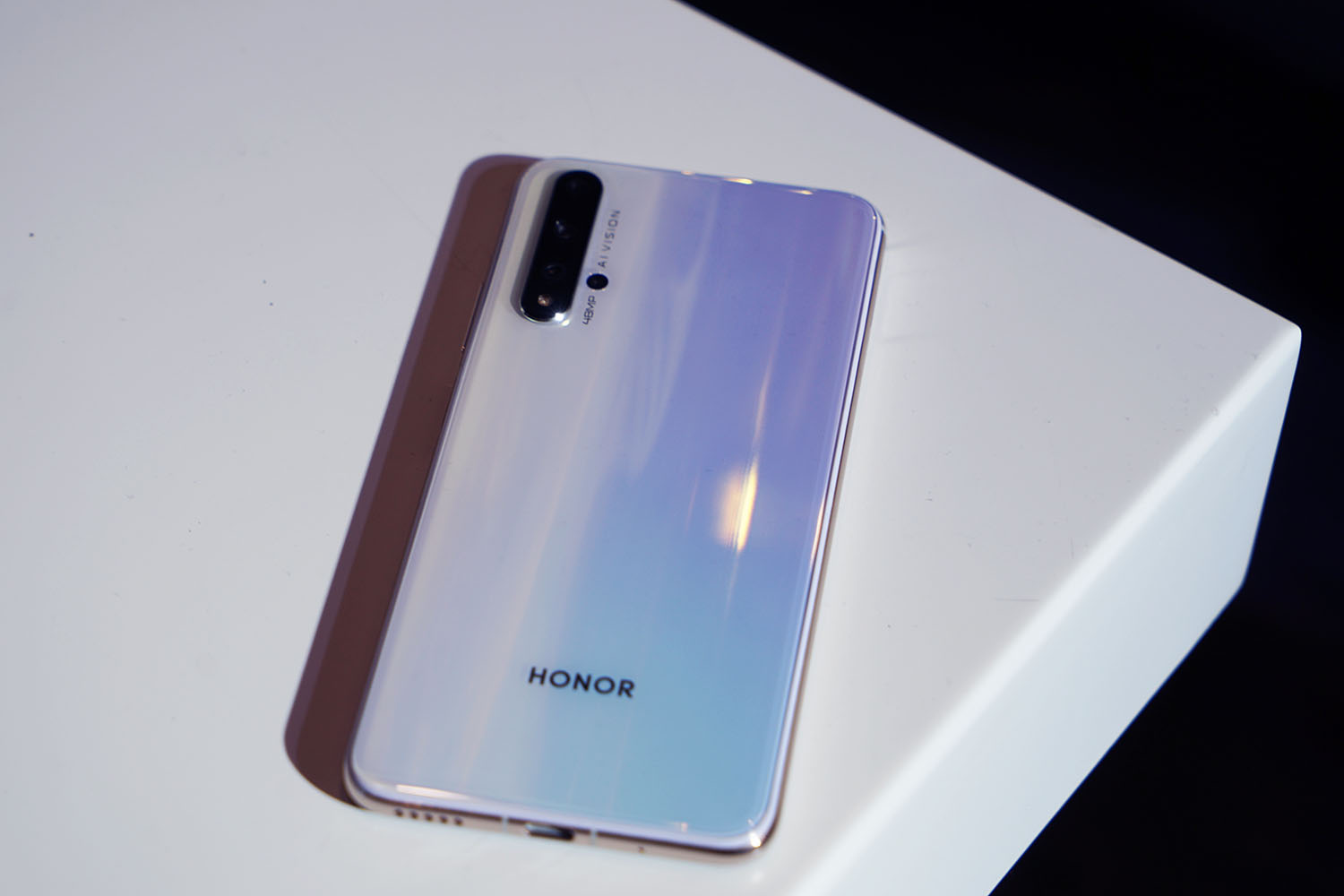 后置四摄拍照 五大硬核技术,荣耀20 系列真机图赏-搜狐大视野-搜狐新