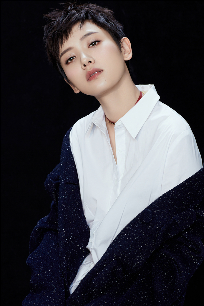 《我的真朋友》精致干练的店长——李晓峰,为你演绎都市金领!