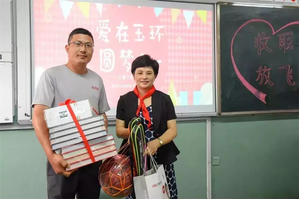 市总工会副主席黄海虹,台州市总工会权益保障和女工部副部长姜慧珍