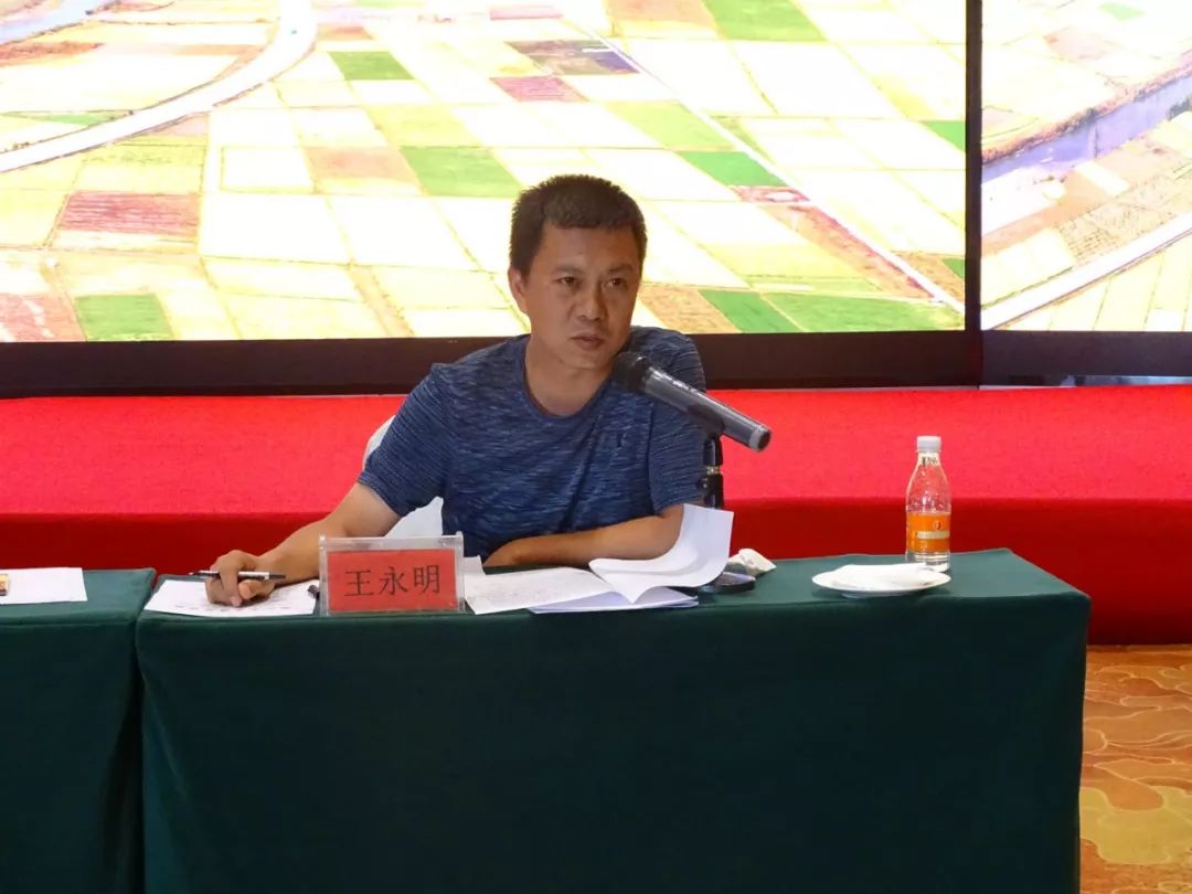 市人民政府副秘书长李伟对当前农村公路建设作了总体要求,一是思想