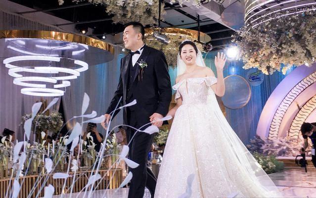 那就是辽宁队的主内内线韩德君迎来了意义重大的婚礼时刻