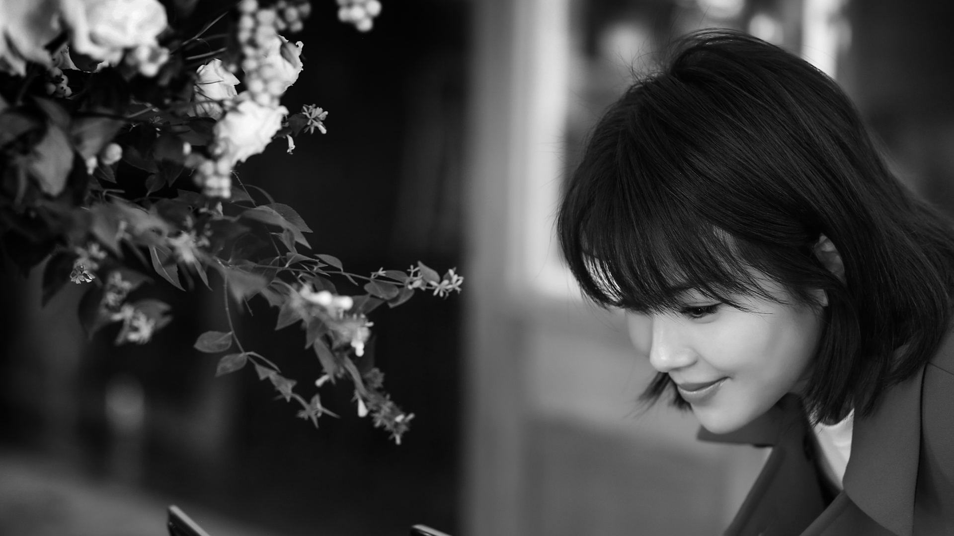 原创刘涛荣登时尚芭莎封面猫眼妆霸气十足不愧是安迪女王